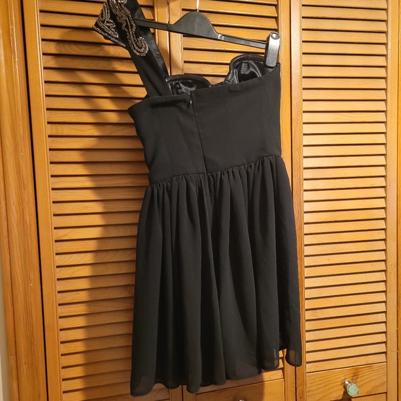 Guess Los Angeles Black One Shoulder Dress with Silver Details - Picture 6 of 13